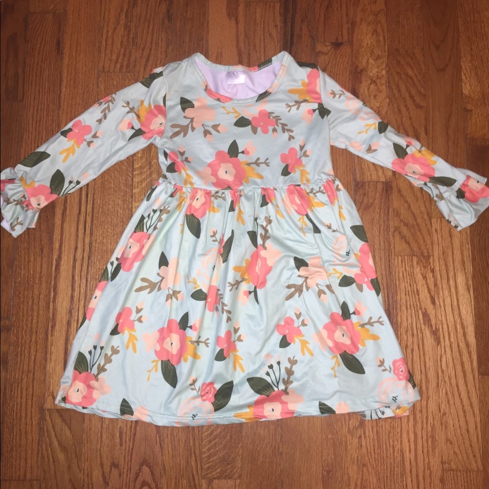 Girls Adorable Dress - Fits Size 5-6